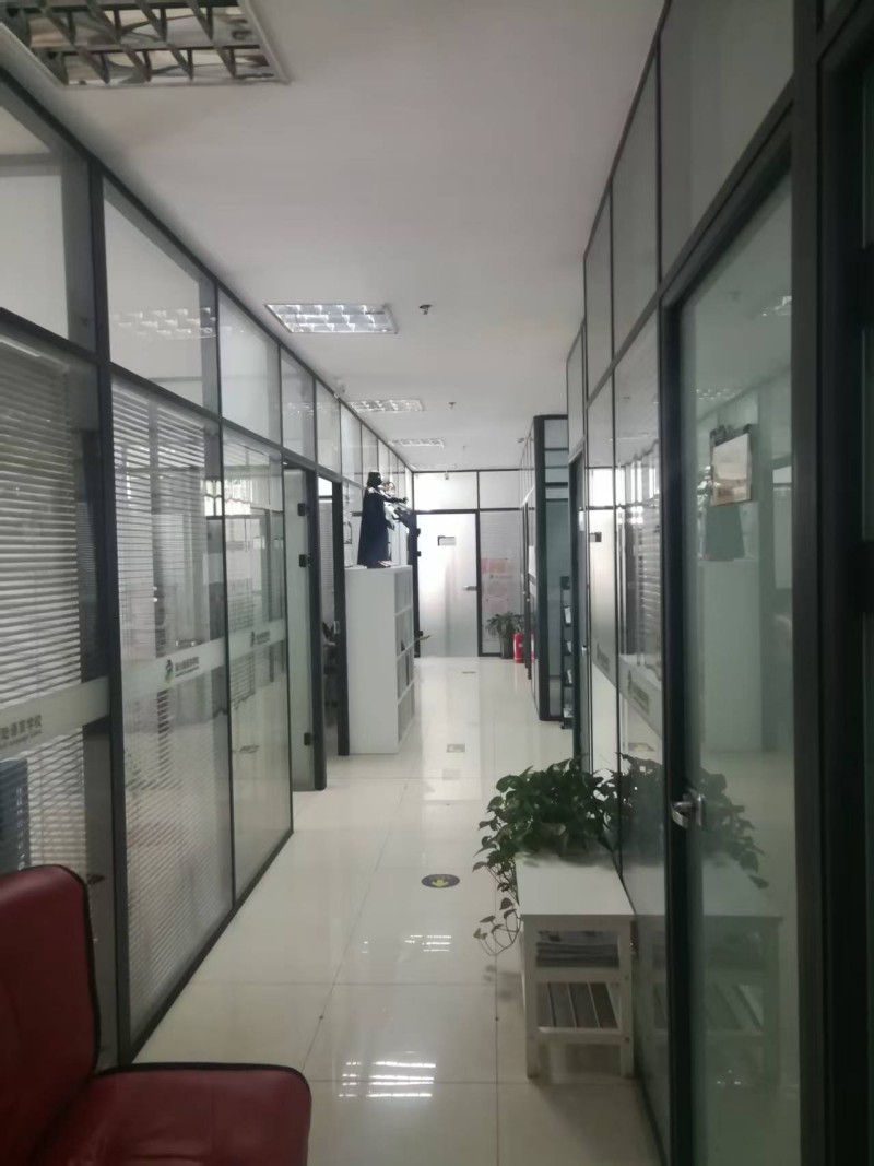 玻璃隔断9